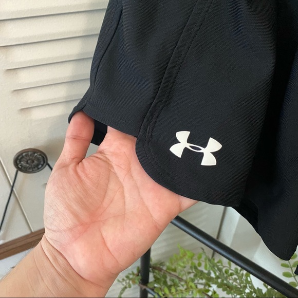Under Armour|S|Balck White UA Play Up 3.0 Shorts - Picture 5 of 7